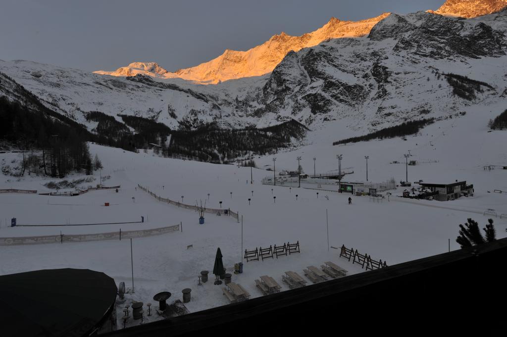 Hotel The Larix Ski-In Ski-Out Saas Fee Kültér fotó